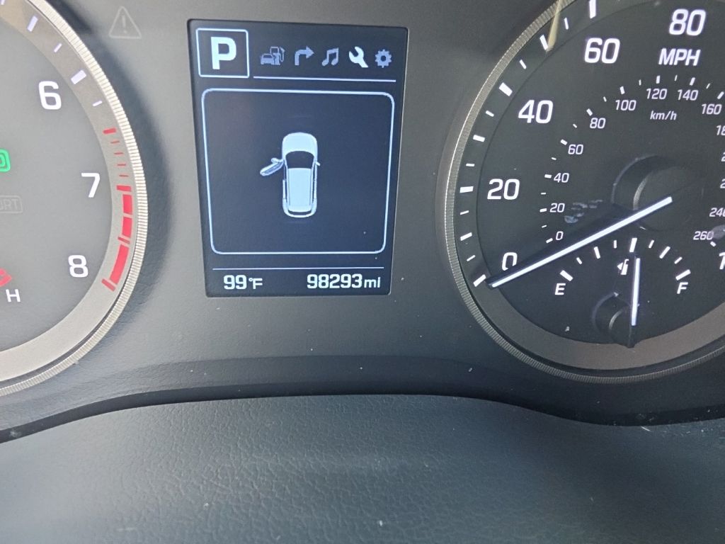 Used 2017 Silver Hyundai SE Plus image 18