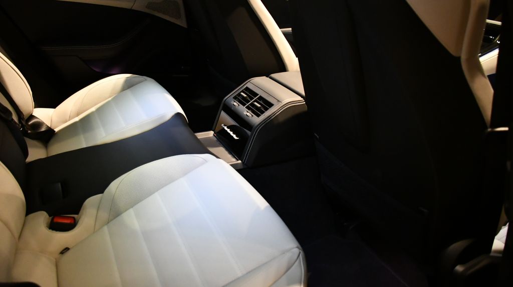 Thumbnail: 2026 Porsche Panamera - 28