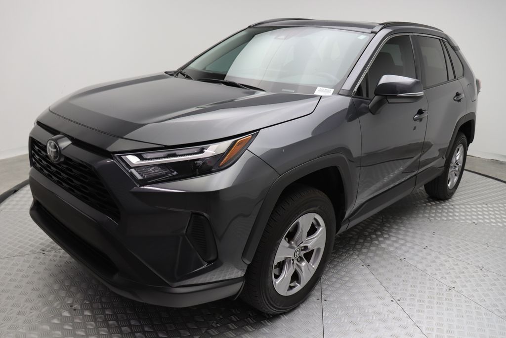 2023 Toyota RAV4 XLE 2