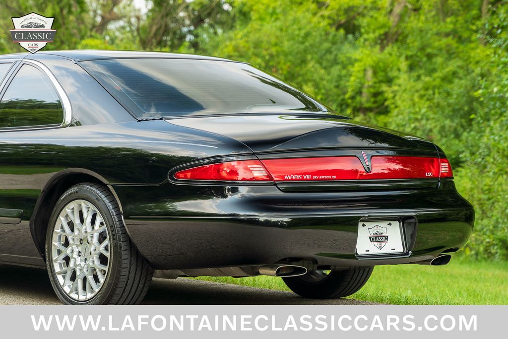 1997 Lincoln Mark VIII 23