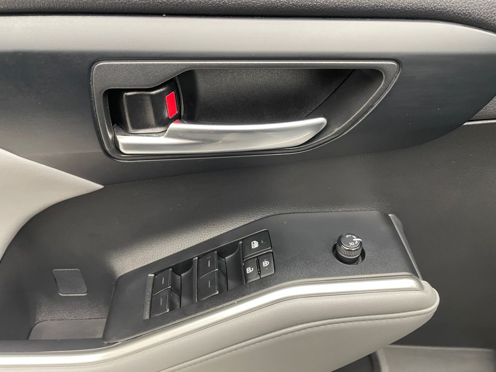 Thumbnail: 2023 Toyota Highlander - 10