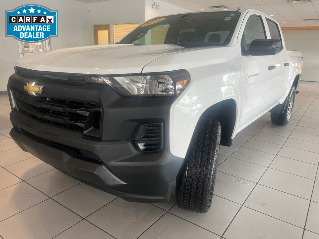 Summit White 2024 Chevrolet Colorado Pickup Truck 4X2 8-Speed Automatic