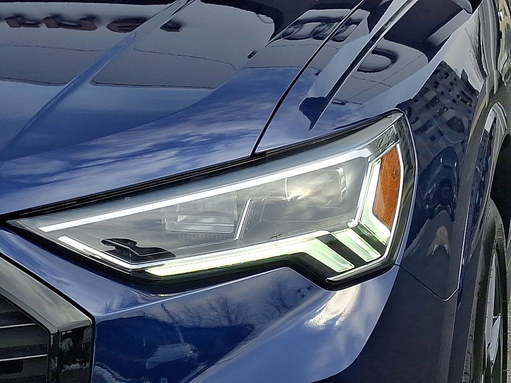 Thumbnail: 2025 Audi Q3 - 9