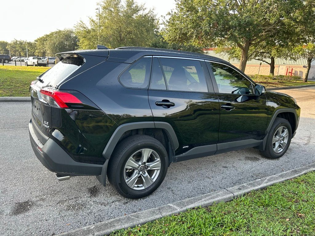2024 Toyota RAV4 XLE 5