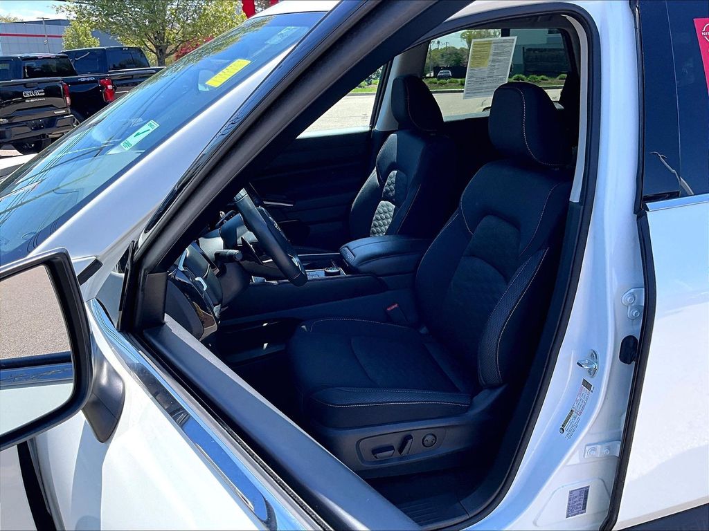 2023 Nissan Pathfinder — photo 10