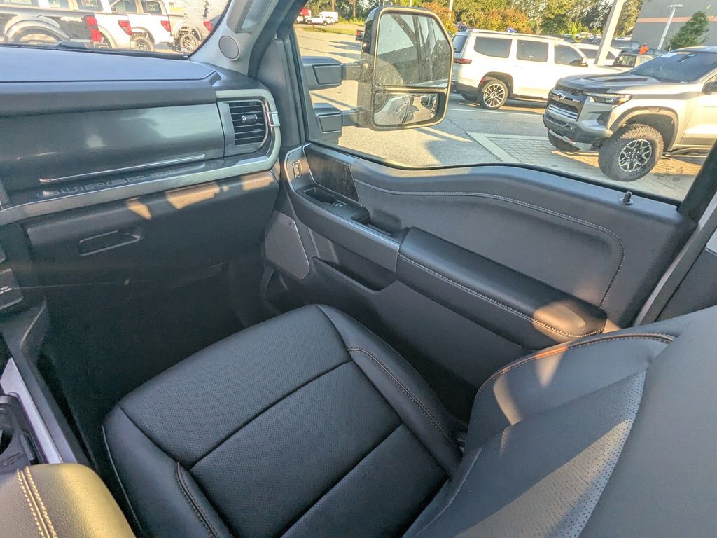 2025 Ford F-250 Black Widow