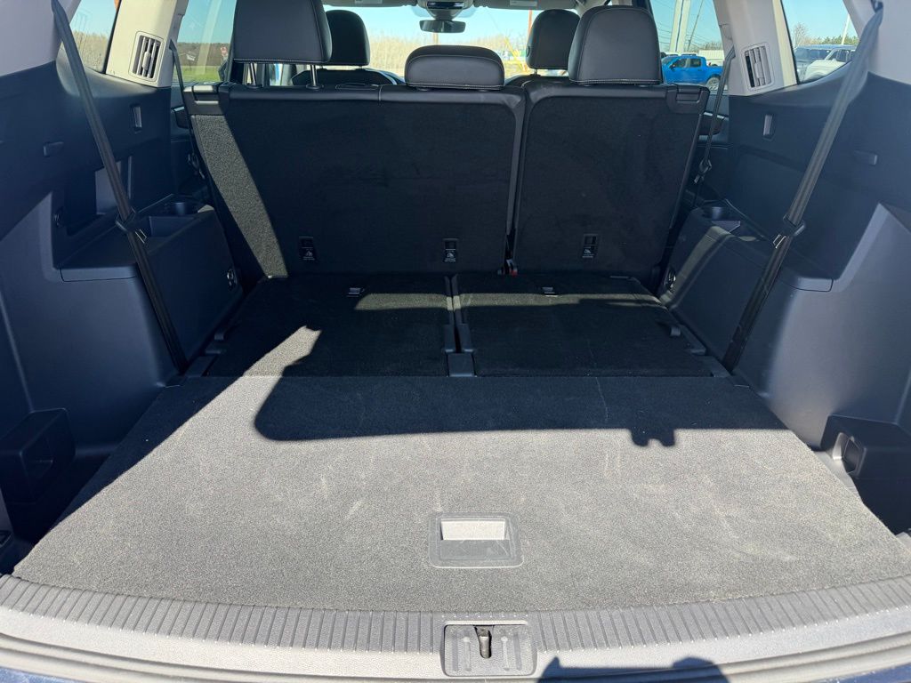 2025 Volkswagen Atlas 2.0T SE w/Technology Black at Subaru and VW of Moon Township