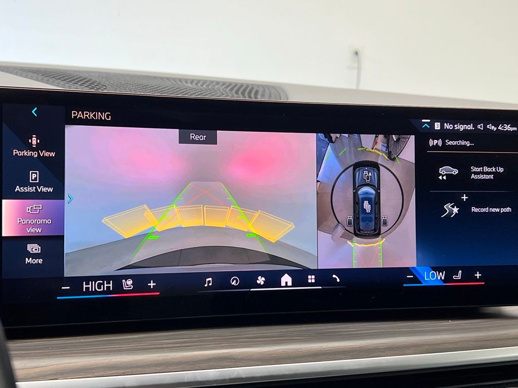 Thumbnail: 2024 BMW X7 - 16