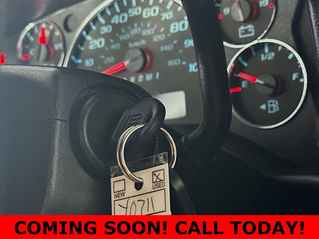 Used 2024 White Chevrolet Work Van image 27