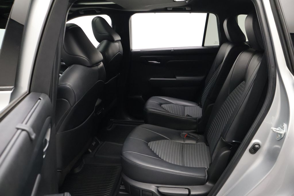 Thumbnail: 2023 Toyota Highlander - 19