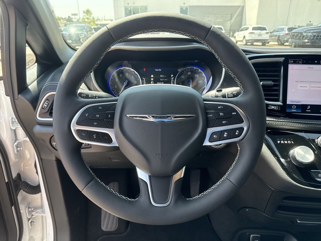 2026 Chrysler Pacifica Select White at River Oaks CDJR