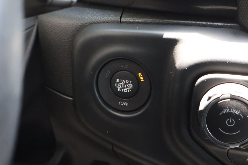Thumbnail: 2021 Jeep Wrangler - 29