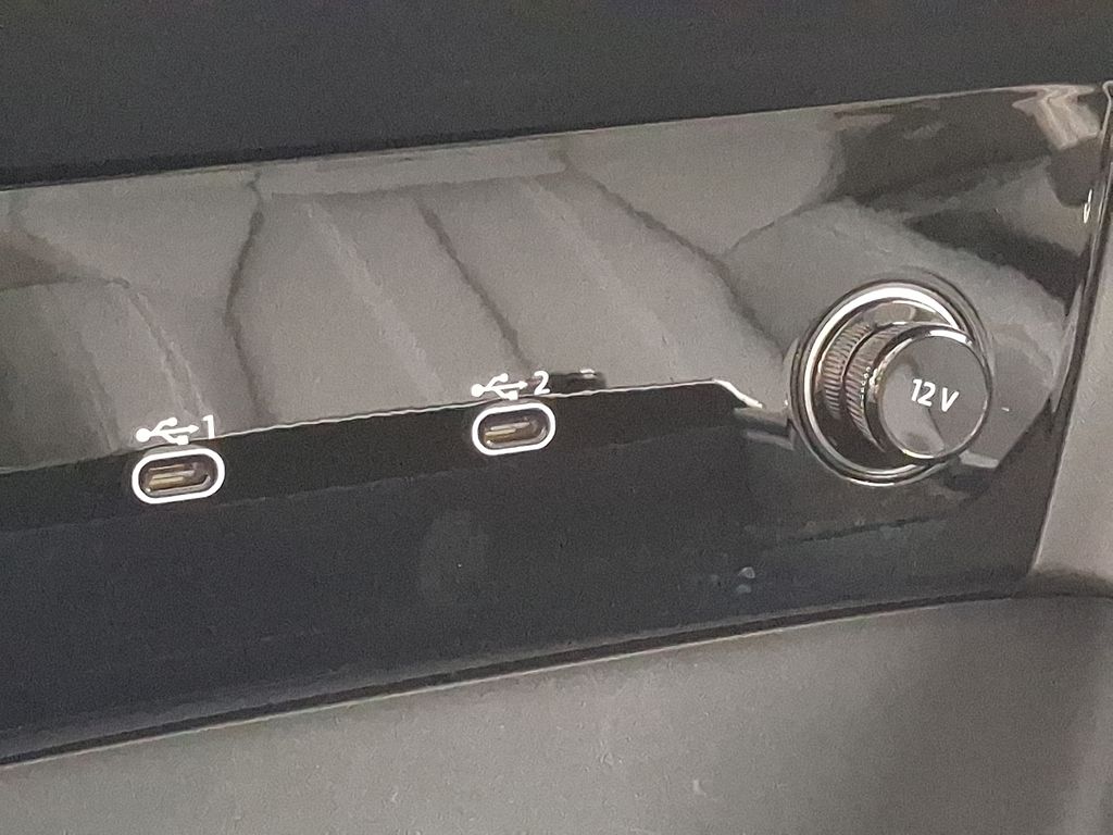 Thumbnail: 2025 Audi Q6 e-tron - 24