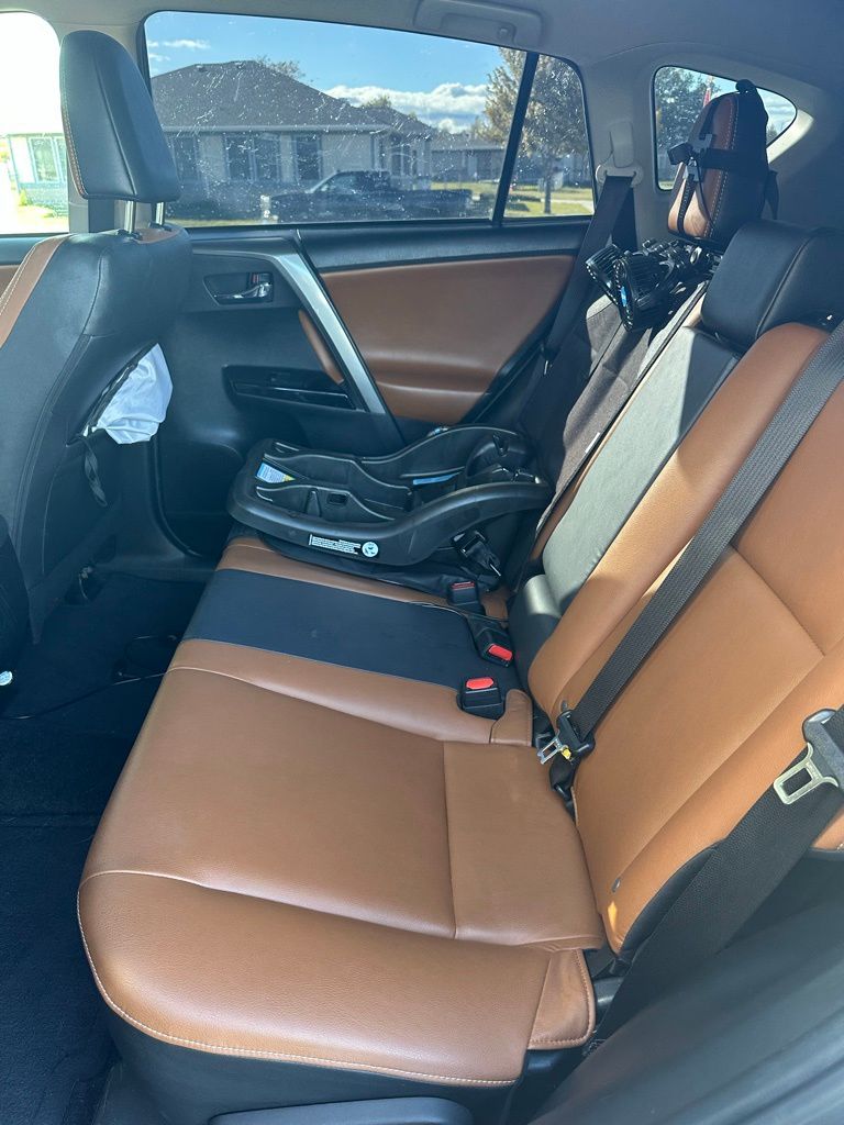 Thumbnail: 2018 Toyota RAV4 - 5