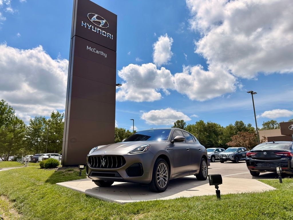 Grigio Lava Opaco Matte 2023 Maserati Grecale SUV / Crossover All-Wheel Drive 8-Speed Automatic