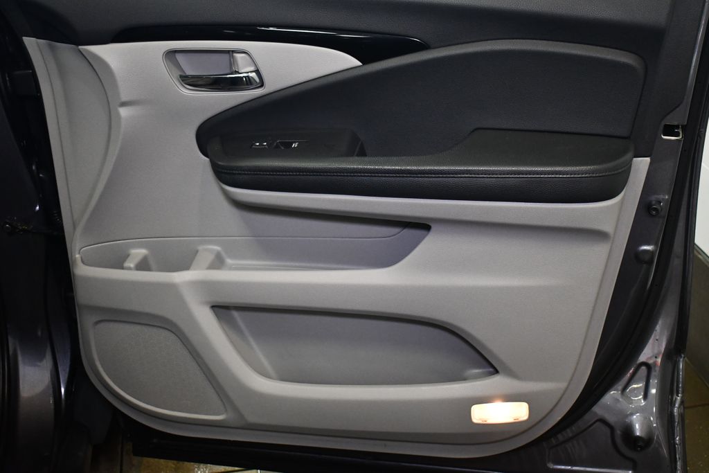 Thumbnail: 2020 Honda Pilot - 31