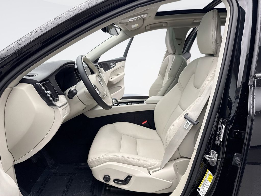 Thumbnail: 2023 Volvo XC60 - 11