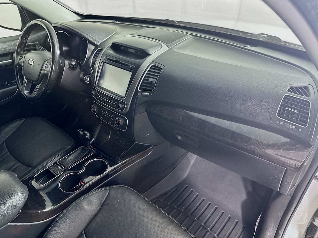 Used 2014 Silver Kia SX image 31
