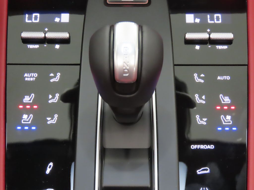 Thumbnail: 2025 Porsche Macan - 27