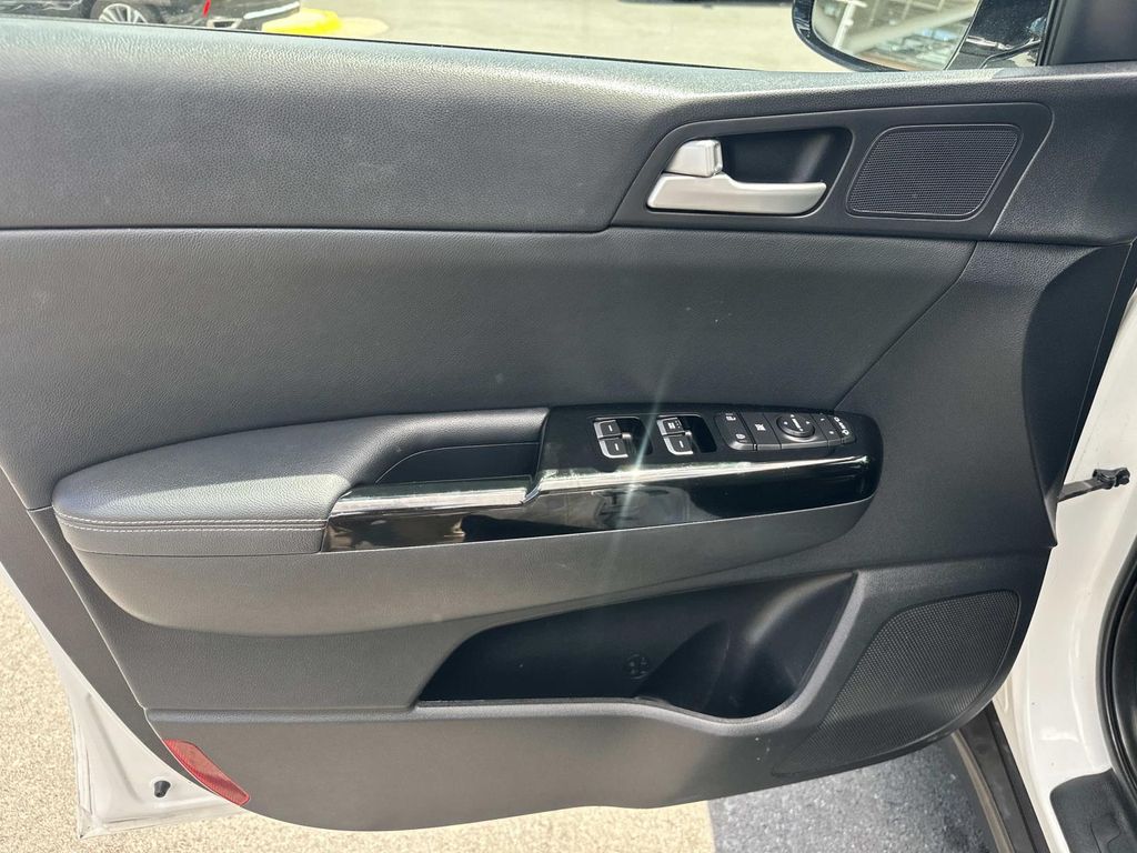 Thumbnail: 2019 Kia Sportage - 16