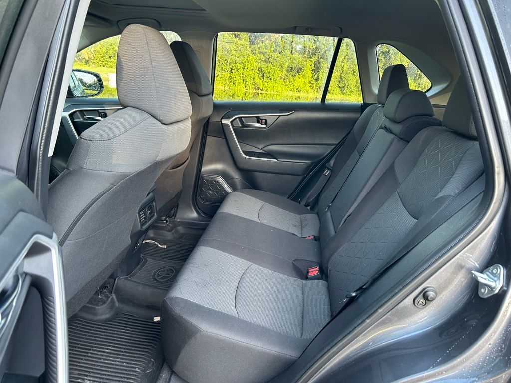 2022 Toyota RAV4 XLE 13