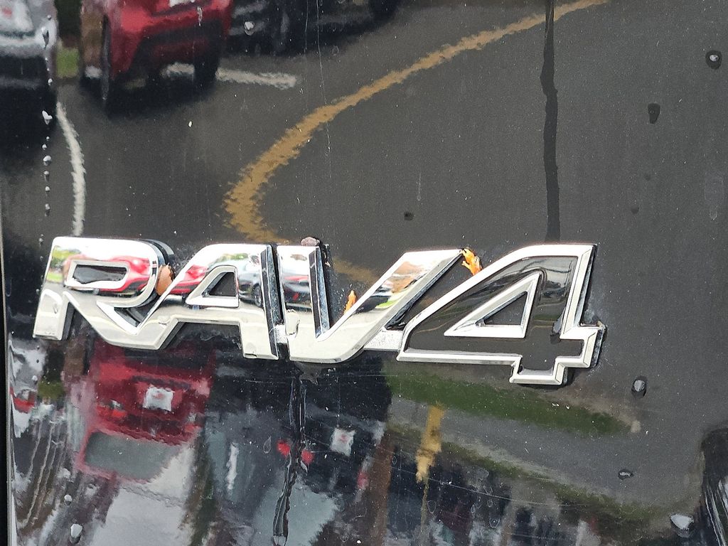 Thumbnail: 2024 Toyota RAV4 - 32