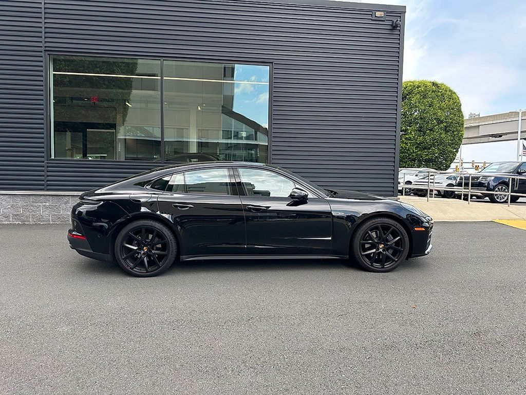 Thumbnail: 2025 Porsche Panamera - 2