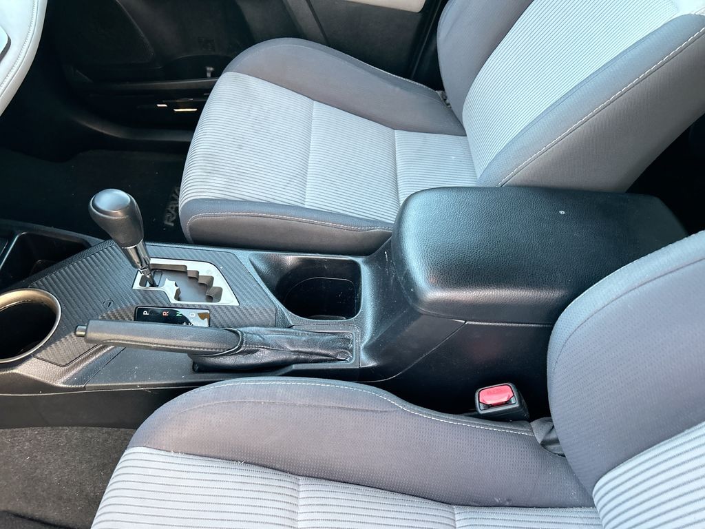 Thumbnail: 2015 Toyota RAV4 - 26