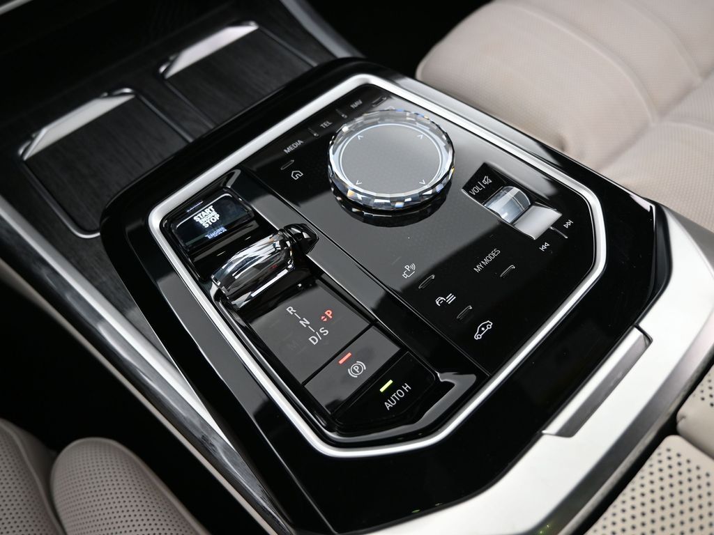 2024 BMW 760i xDrive