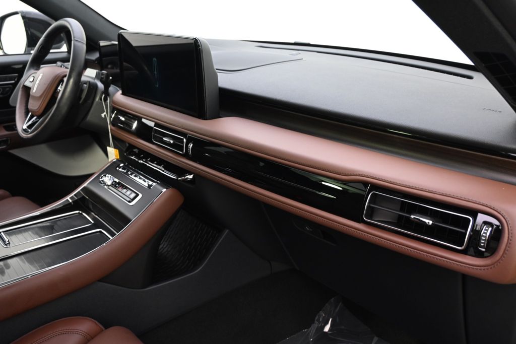 New 2026 White Lincoln Reserve image 15