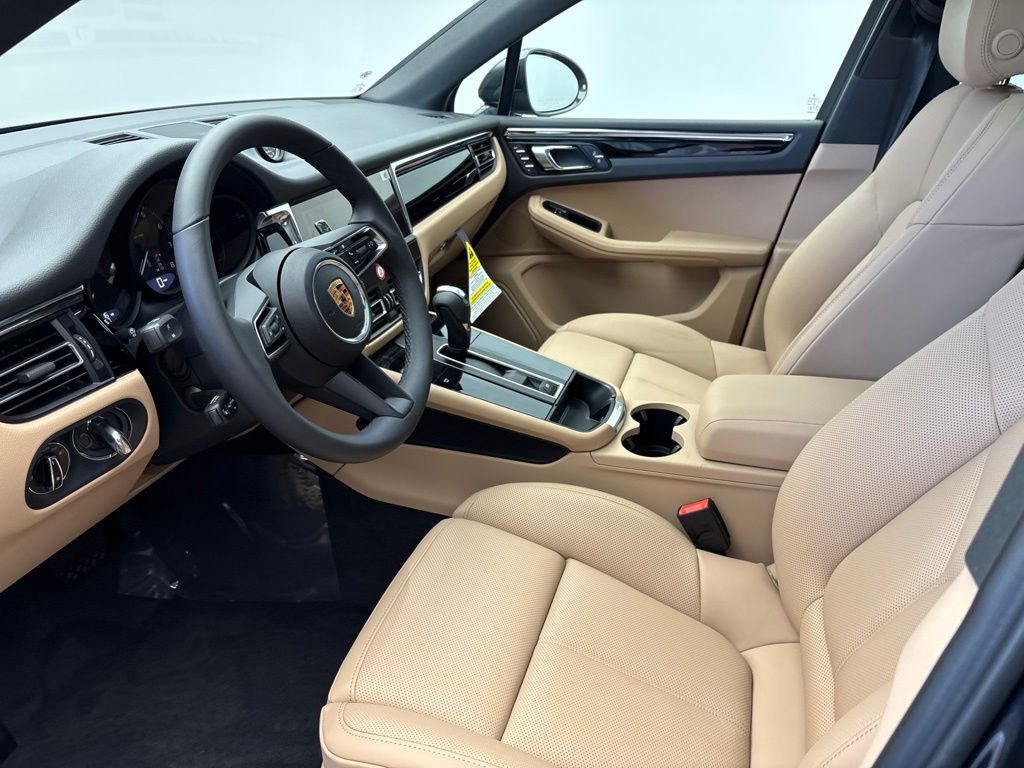 Thumbnail: 2026 Porsche Macan - 5