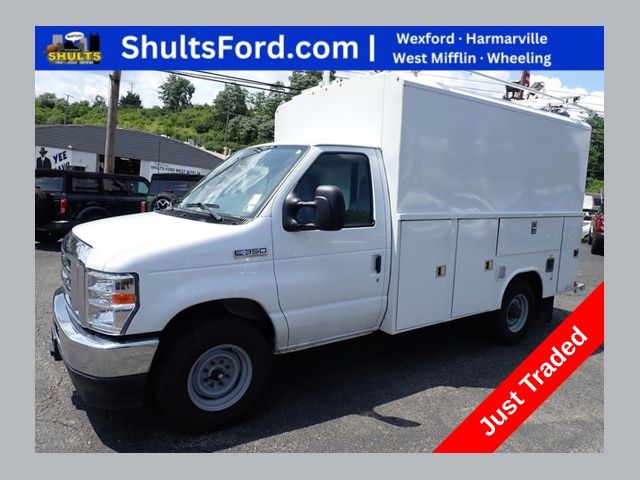 Oxford White 2024 Ford E-Series Chassis Pickup Truck Rear-Wheel Drive 6-Speed Automatic Overdrive