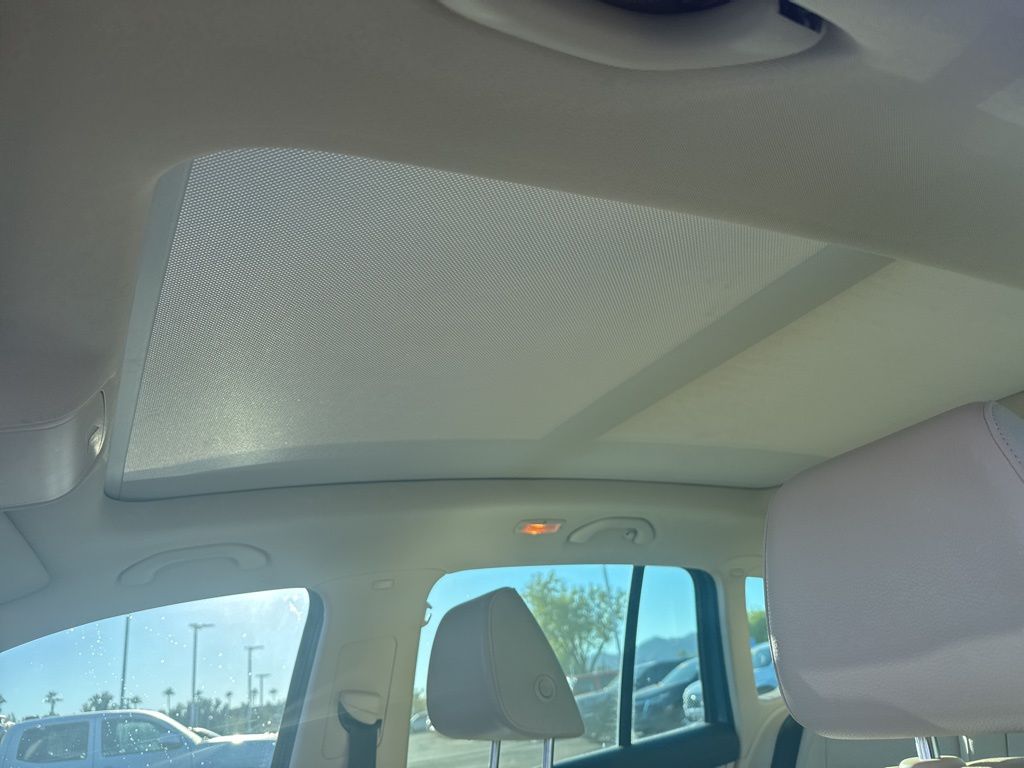 Thumbnail: 2017 Volkswagen Tiguan - 11