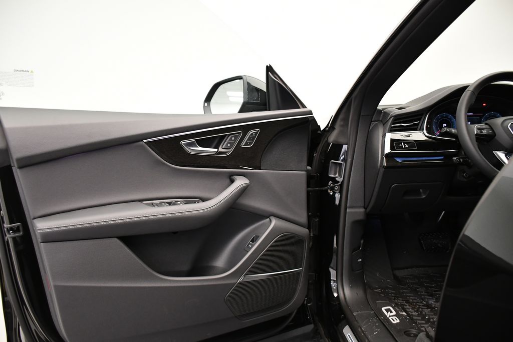 Thumbnail: 2026 Audi Q8 - 31