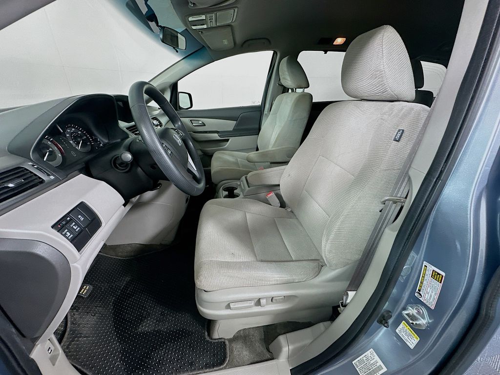 Thumbnail: 2011 Honda Odyssey - 19