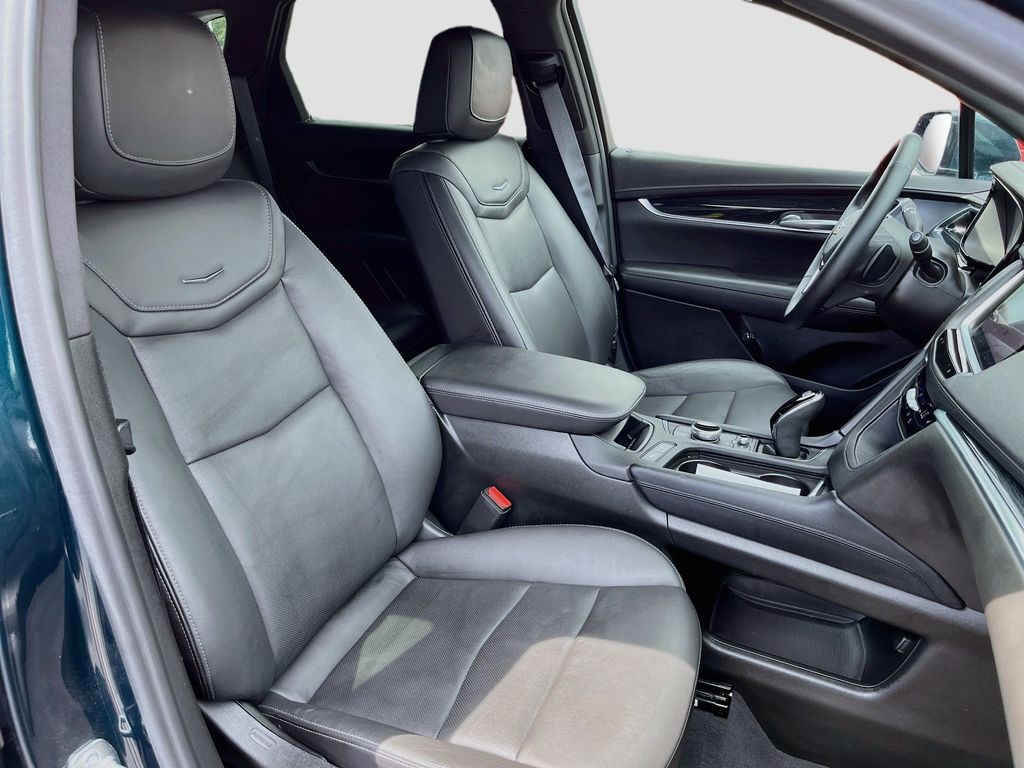 Used 2025 Green Cadillac Premium Luxury image 29