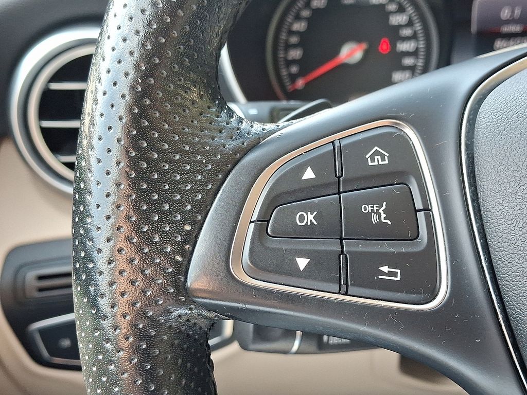 Thumbnail: 2017 Mercedes-Benz GLC - 20