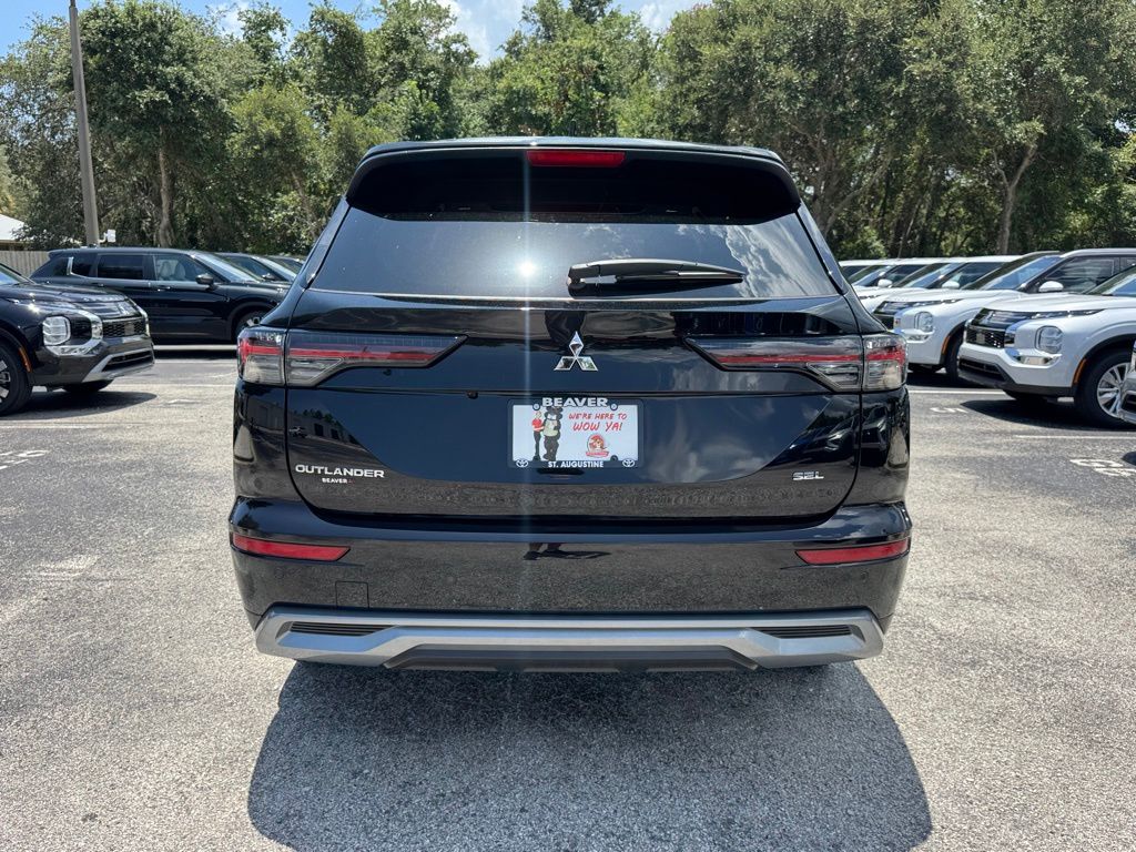 2025 Mitsubishi Outlander SEL photo 4