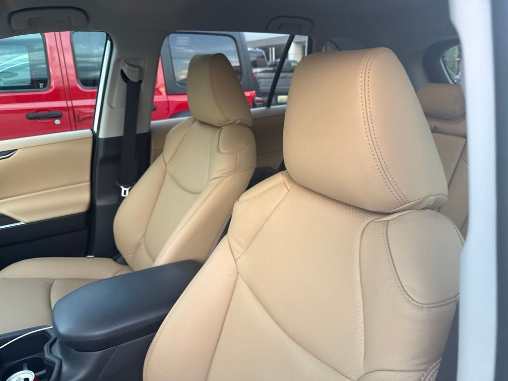 Used 2025 White Toyota LE image 3