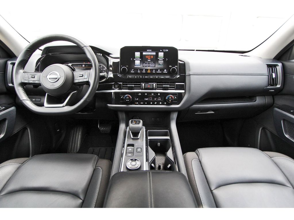 2025 Nissan Pathfinder SL - 8