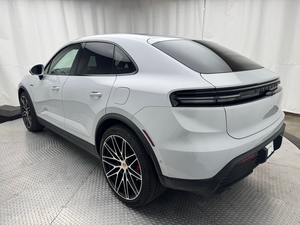 Thumbnail: 2025 Porsche Macan - 3