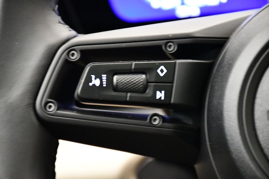 Thumbnail: 2025 Porsche Macan - 25