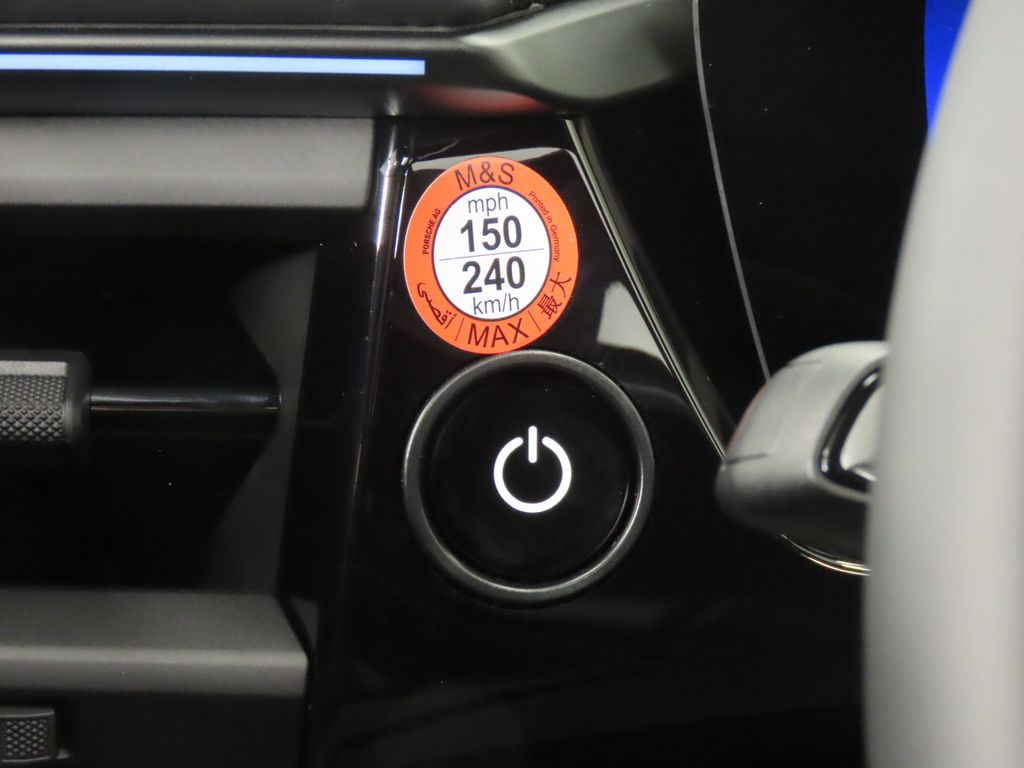 Thumbnail: 2026 Porsche Macan - 26