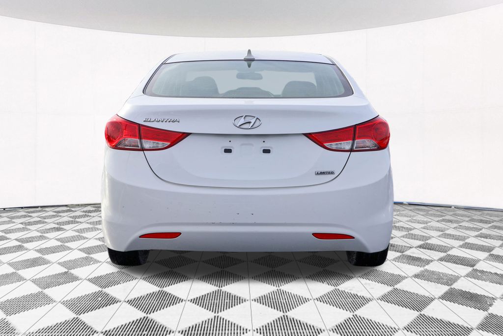 2013 Hyundai Elantra Limited 10