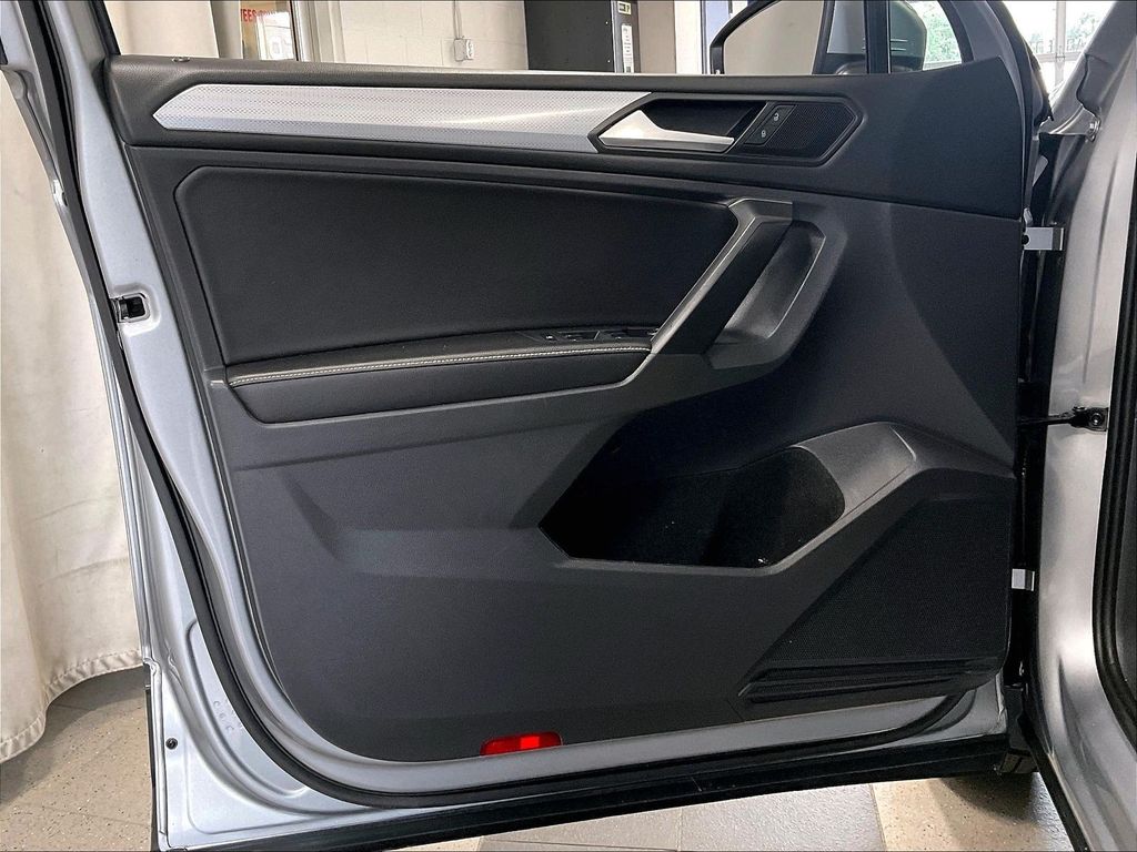 2023 Volkswagen Tiguan — photo 9