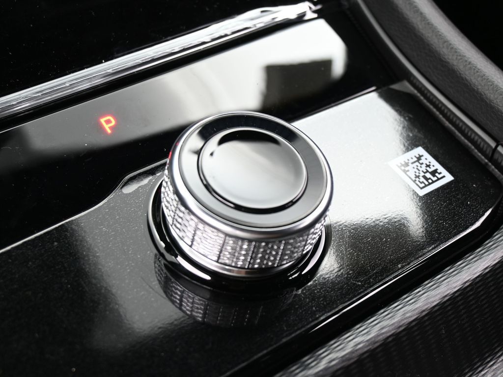 New 2026 Diamond Black Crystal Pearlcoat Jeep Laredo image 22