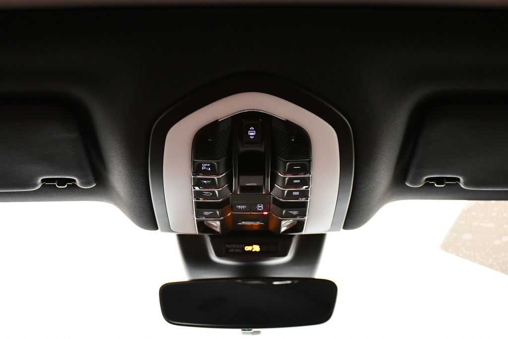 Thumbnail: 2023 Porsche Macan - 20