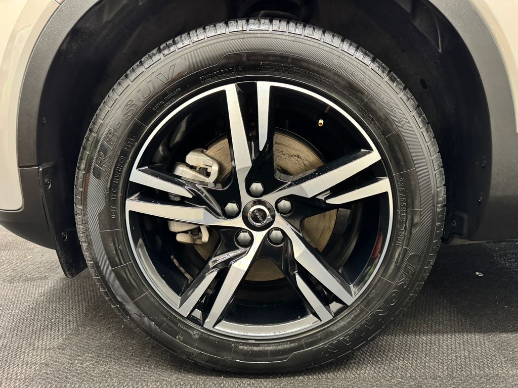 2024 Volvo XC40 B5 Core