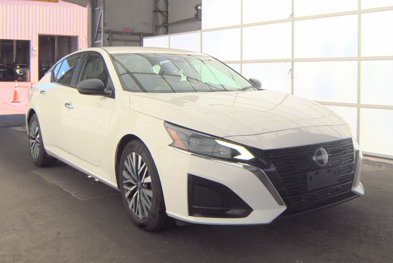 Glacier White 2025 Nissan Altima 2.5 SV FWD Sedan Front-Wheel Drive Continuously Variable Transmission