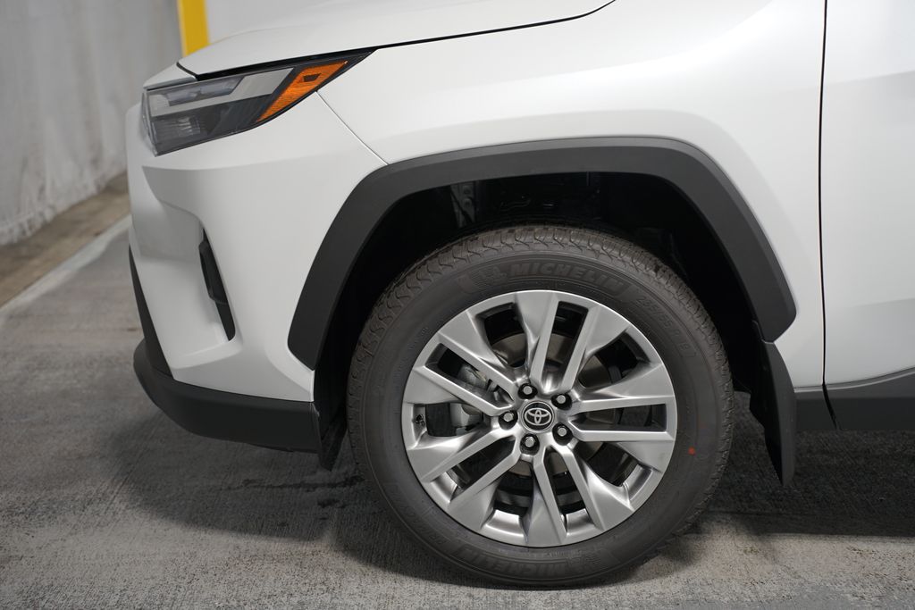 2025 Toyota RAV4 XLE Premium 5